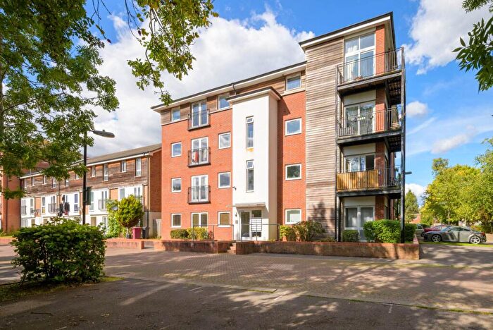 1 Bedroom Apartment For Sale In Meadow Way, Caversham, RG4