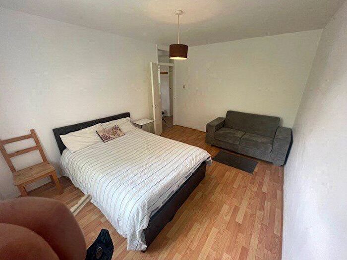1 Bedroom Flat To Rent In Drummer Lodge, Holloway, London, N7