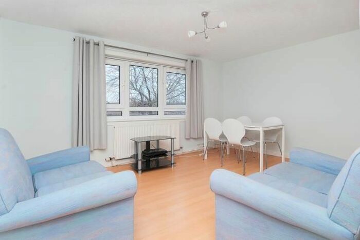 2 Bedroom Flat To Rent In Gracemount Avenue, Edinburgh, EH16