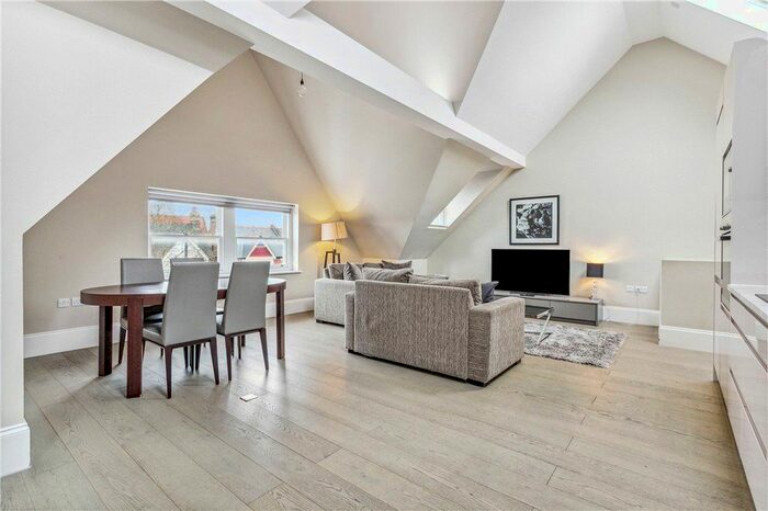 2 Bedroom Flat To Rent In Twyford Avenue, Acton, London, W3