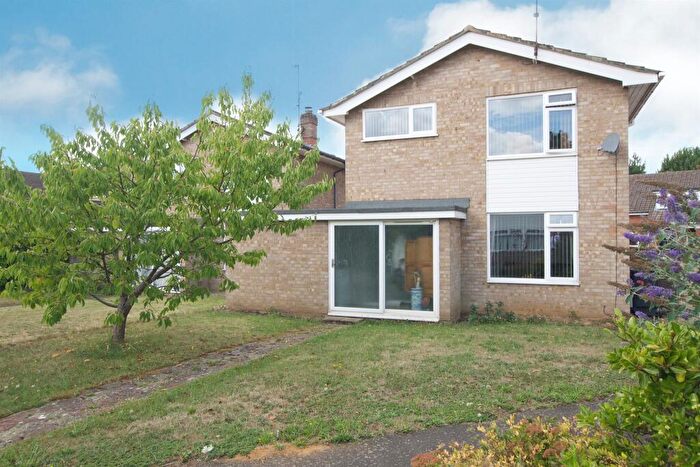 4 Bedroom Detached House For Sale In Riverside, Leighton Buzzard, LU7