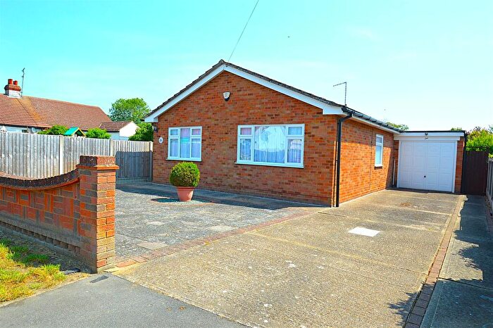 2 Bedroom Detached Bungalow For Sale In Eastbury Avenue, Rochford, SS4