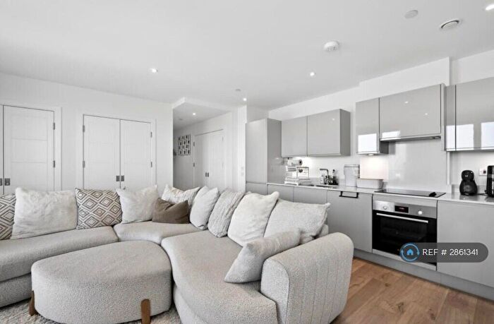 3 Bedroom Flat To Rent In Meadowpip House, London, N18