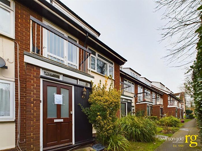 1 Bedroom Maisonette For Sale In Westfield Park, Hatch End, Pinner, HA5