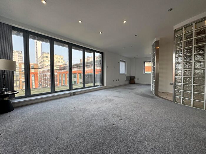 2 Bedroom Penthouse To Rent In Duplex, Islington Gates, Fleet Street, B3