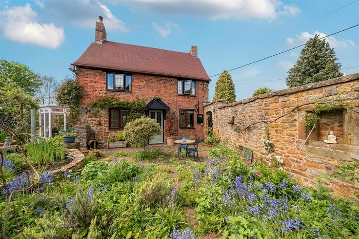 3 Bedroom Property For Sale In Hinton Road, Woodford Halse, NN11