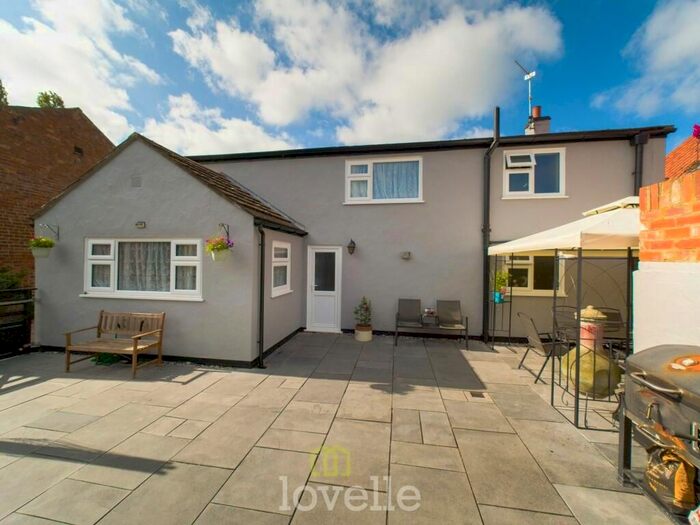 4 Bedroom Detached House For Sale In Main Street, Fulstow, Louth, LN11