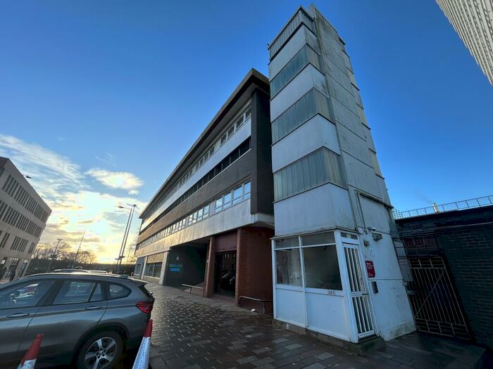 2 Bedroom Flat To Rent In Crow Road, Anniesland, G13