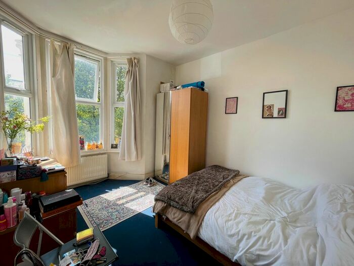 2 Bedroom Flat To Rent In Tasman Road, London, SW9