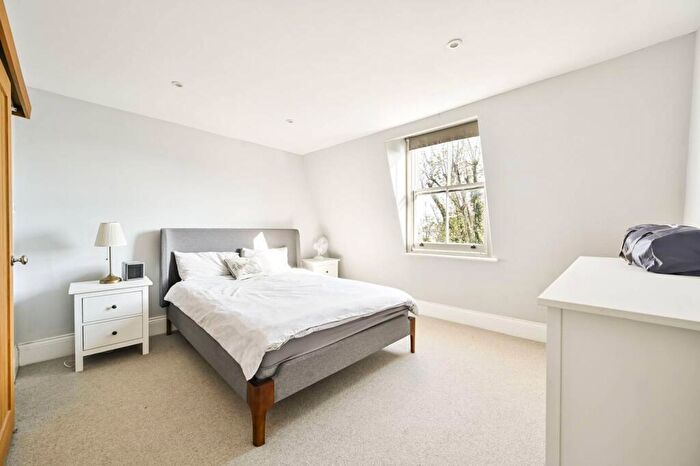 2 Bedroom Flat For Sale In Redcliffe Gardens, Chelsea, London, SW10