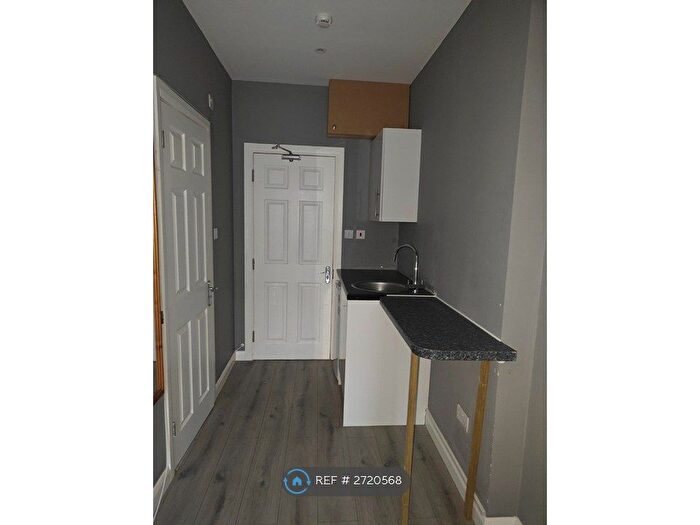 1 Bedroom Studio To Rent In Penderry Rise, London, SE6