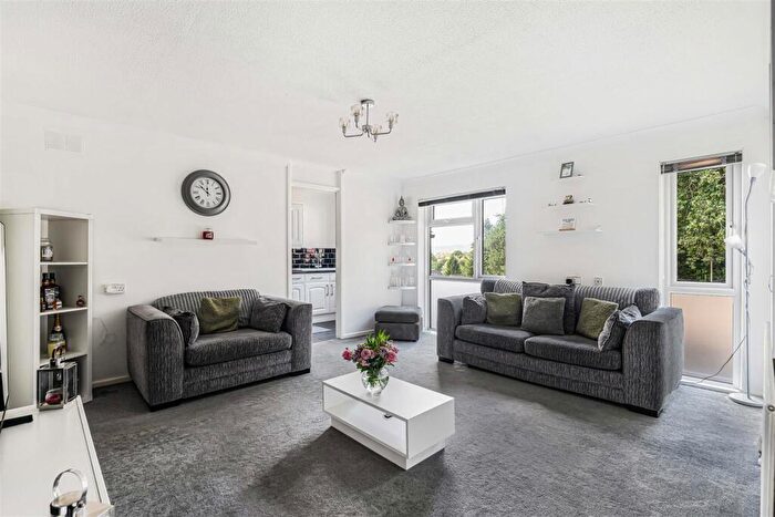 2 Bedroom Maisonette For Sale In Hopeswood, Greatham, Liss, GU33