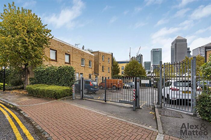 2 Bedroom Property To Rent In Milligan Street, Canary Wharf, E14