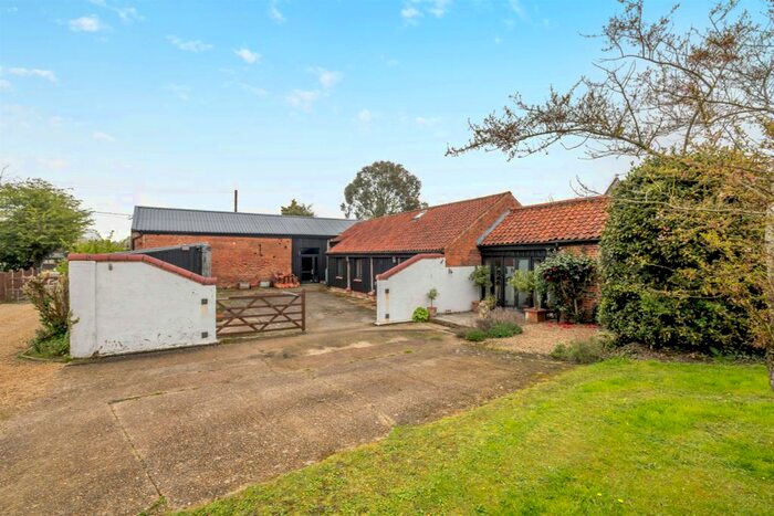 4 Bedroom Barn Conversion For Sale In Taverham Road, Felthorpe, Norwich, NR10