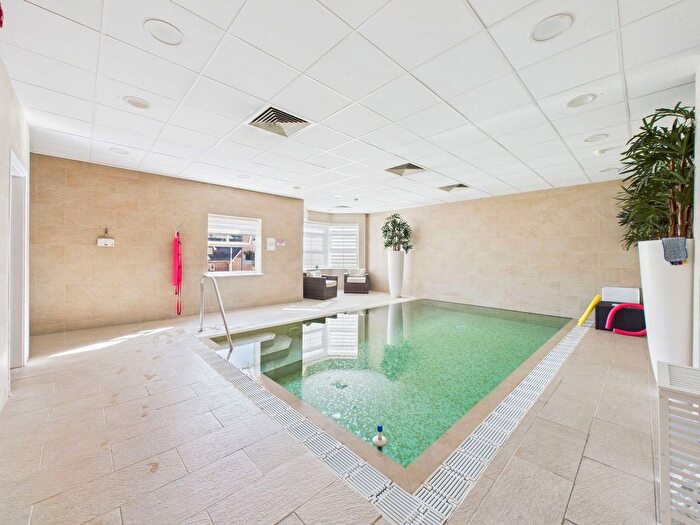 2 Bedroom Flat For Sale In Durrants Village, Faygate, RH12