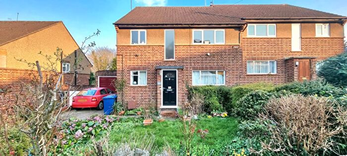 2 Bedroom Maisonette For Sale In Prospect Road, Barnet, EN5