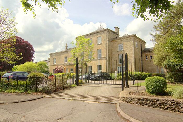 2 Bedroom Apartment For Sale In Chesterton Lane, Cirencester, Gloucestershire, GL7