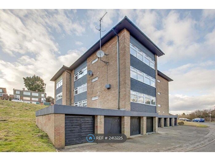 2 Bedroom Flat To Rent In Chairborough Road, High Wycombe, HP12