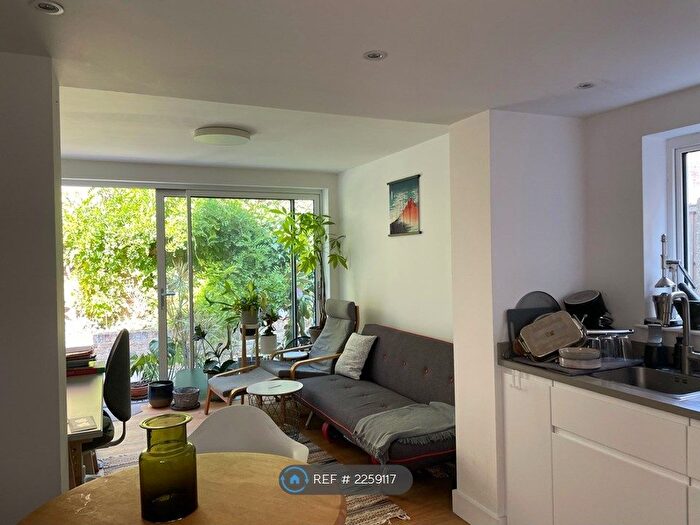 2 Bedroom Flat To Rent In Brixton Hill, London, SW2