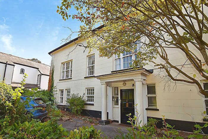 2 Bedroom Flat For Sale In Cowick Lane, Exeter, EX2