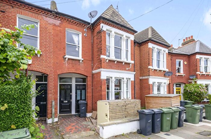 2 Bedroom Maisonette For Sale In Tenham Avenue, Balham, SW2