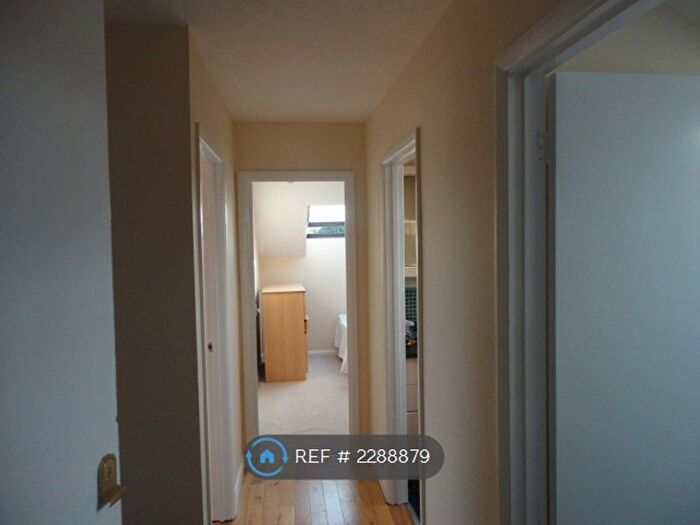 2 Bedroom Flat To Rent In Charwood Road, Wokingham, RG40