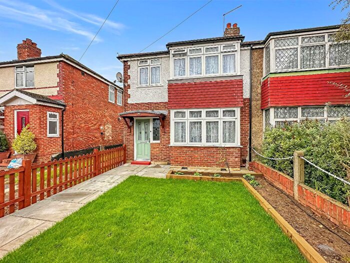3 Bedroom Semi-Detached House For Sale In Hamsey Green Gardens, Warlingham, Surrey, CR6