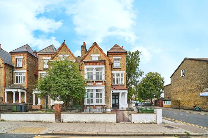 3 Bedroom Maisonette For Sale In Norwood Road, London, SE24