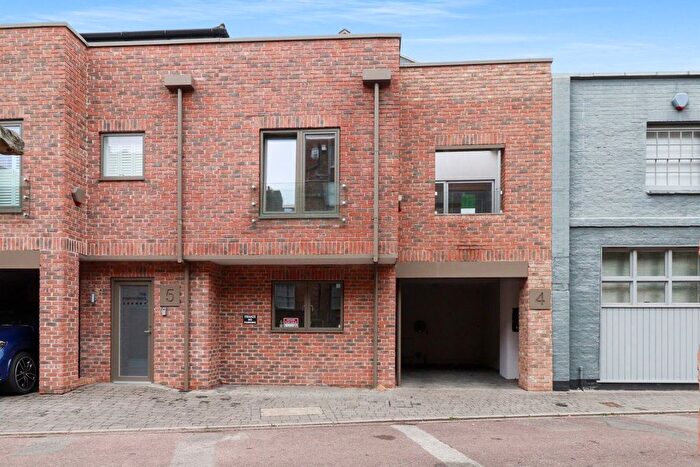 3 Bedroom Property To Rent In Lansdown Place Lane, Cheltenham, GL50