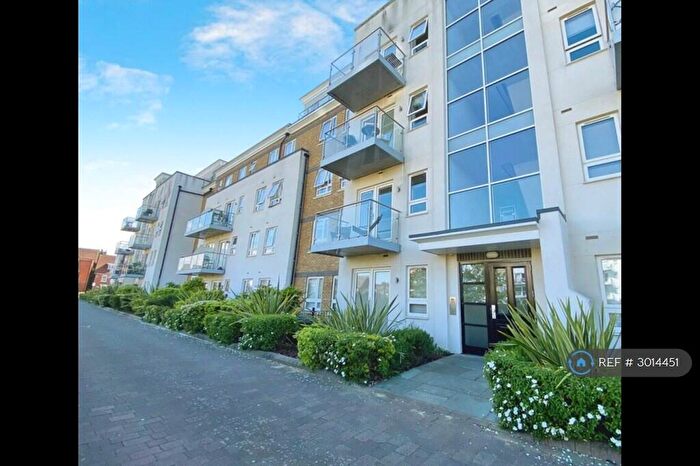 2 Bedroom Flat To Rent In Kestrel Court, Maidenhead, SL6