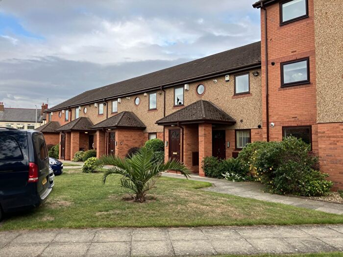 2 Bedroom Flat To Rent In Murray Grove, Wirral, CH48