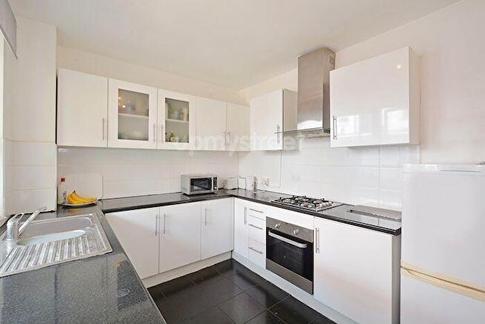 3 Bedroom Flat To Rent In Cranleigh Street, Somers Town, NW1