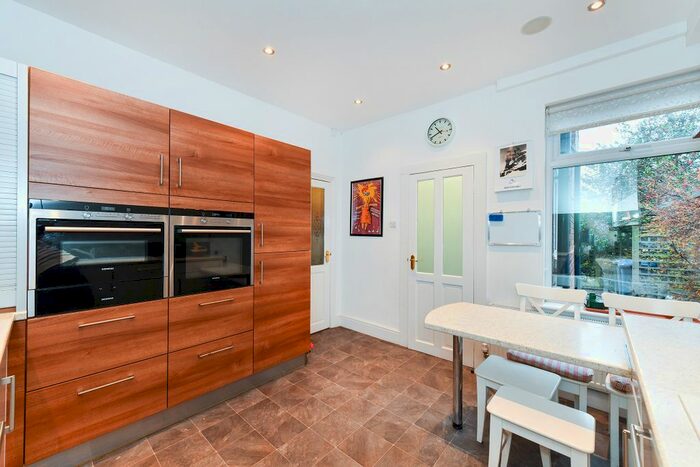 4 Bedroom Semi-Detached House To Rent In Priory Road, West Bridgford, Nottingham, NG2