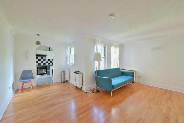 2 Bedroom Flat To Rent In East Hill, East Hill, London, SW18