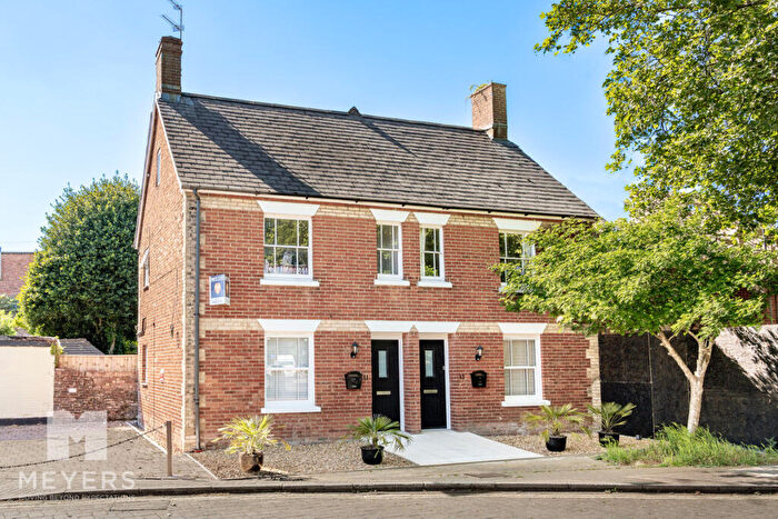 2 Bedroom Flat For Sale In Town Centre | Ringwood |, BH24