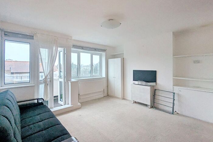 1 Bedroom Flat For Sale In Glen Albyn Road, London, SW19