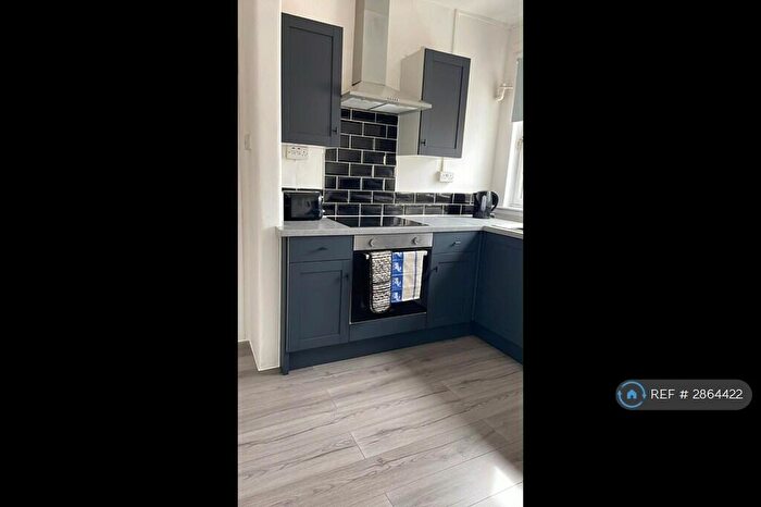 3 Bedroom Flat To Rent In Alexander Avenue, Grangemouth, FK3