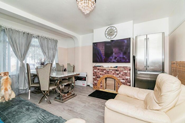 3 Bedroom Terraced House For Sale In Sandringham Road, Barking, IG11