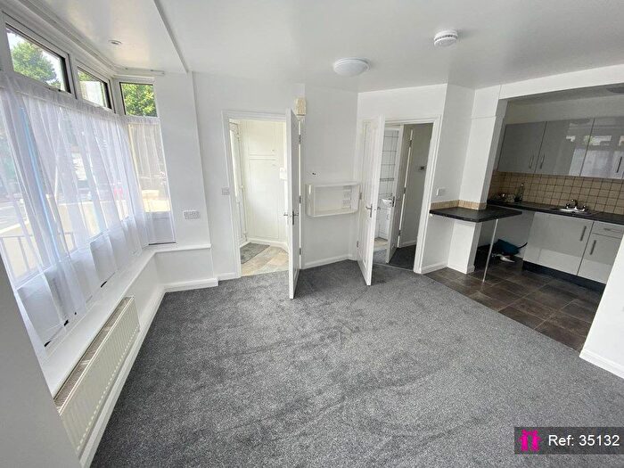 2 Bedroom Equestrian Property To Rent In Elm Grove, Brighton, BN2