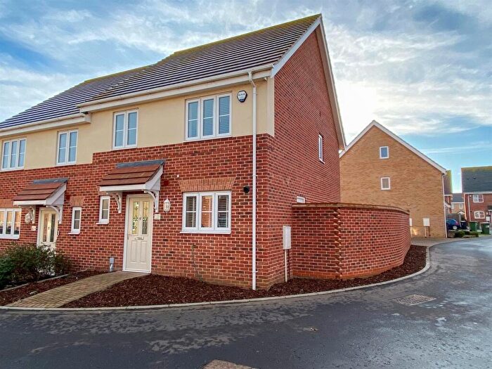 3 Bedroom Semi-Detached House For Sale In , Sunflower Close, Gorleston, NR31