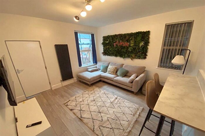 5 Bedroom Semi Detached House To Rent In , Lenton, NG7