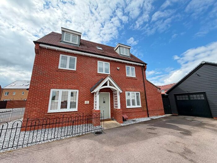 4 Bedroom Detached House For Sale In Aspen Way, Silsoe, MK45