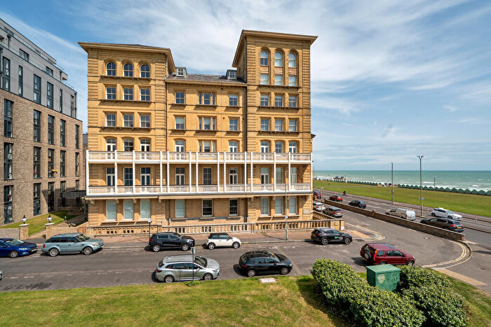 2 Bedroom Flat For Sale In Queens Gardens, Hove, BN3