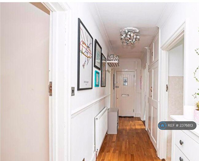 2 Bedroom Flat To Rent In Algers Close, Loughton, IG10