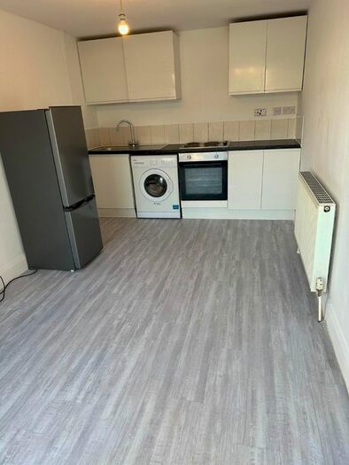1 Bedroom Flat To Rent In Highfield Avenue, London, NW11