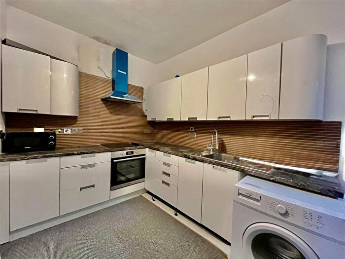 4 Bedroom Flat To Rent In London Road, Isleworth, TW7