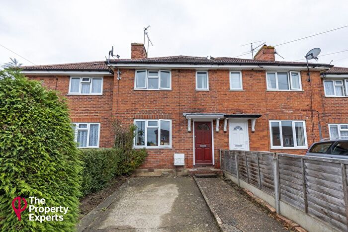 2 Bedroom Terraced House For Sale In Kingsbridge Road, Reading, RG2