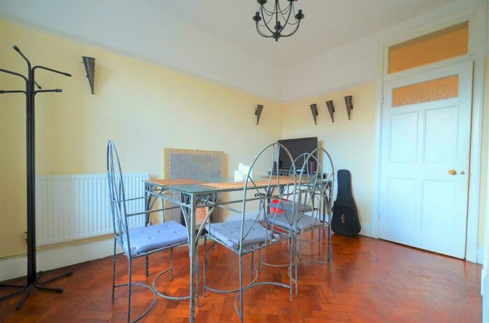 3 Bedroom Flat To Rent In Hagley Court, B16