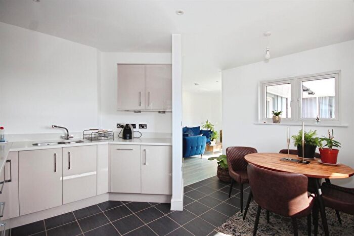 1 Bedroom Apartment For Sale In Kingfisher Close, Warwick, CV34