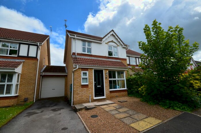 3 Bedroom Link Detached House To Rent In Westbury Gardens, Farnham, GU9